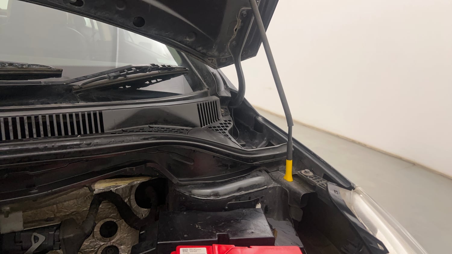 Used 2015 Tata Zest XMS Petrol Petrol Manual engine ENGINE LEFT SIDE HINGE & APRON VIEW