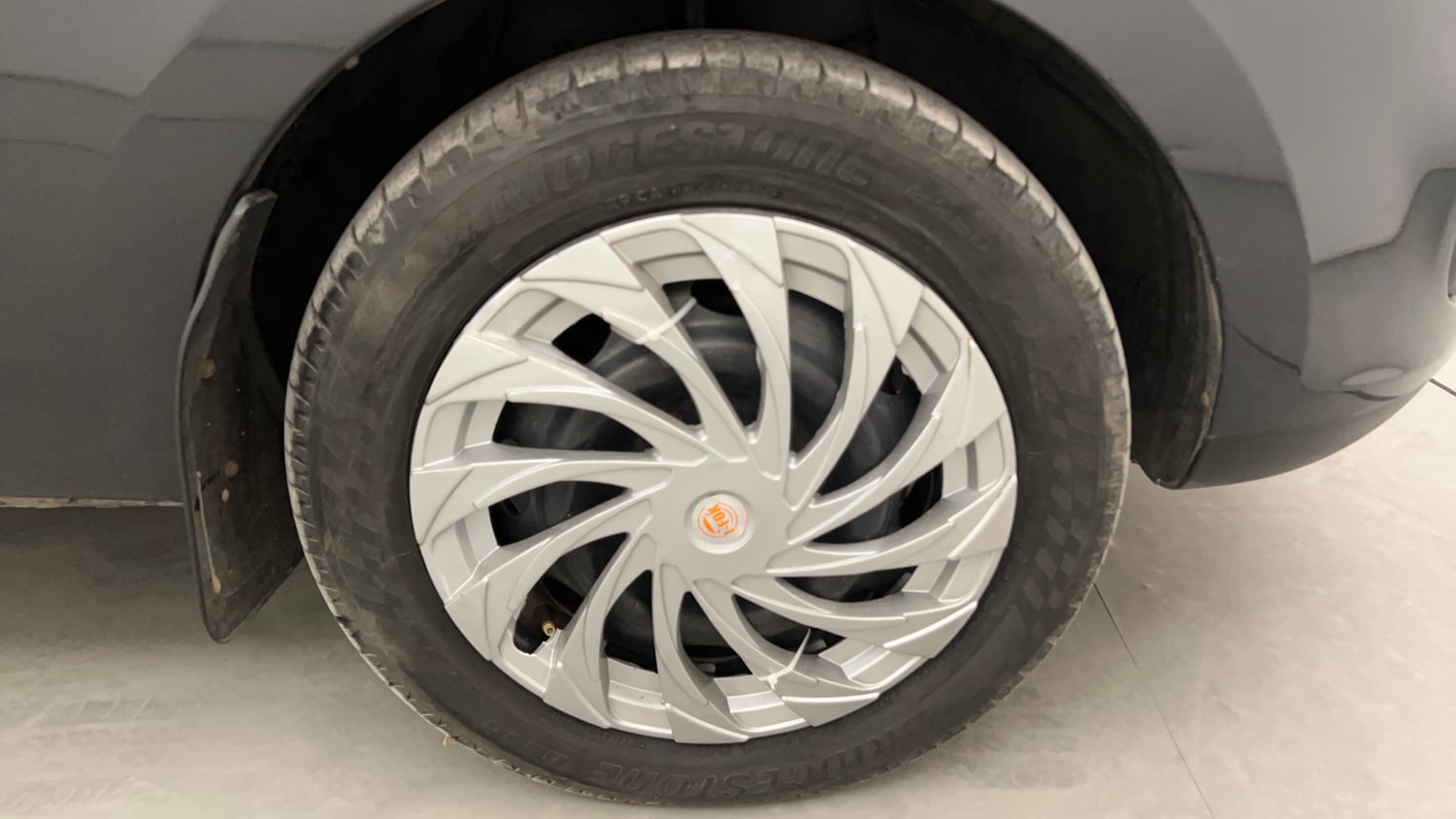 Used 2015 Tata Zest XMS Petrol Petrol Manual tyres RIGHT FRONT TYRE RIM VIEW