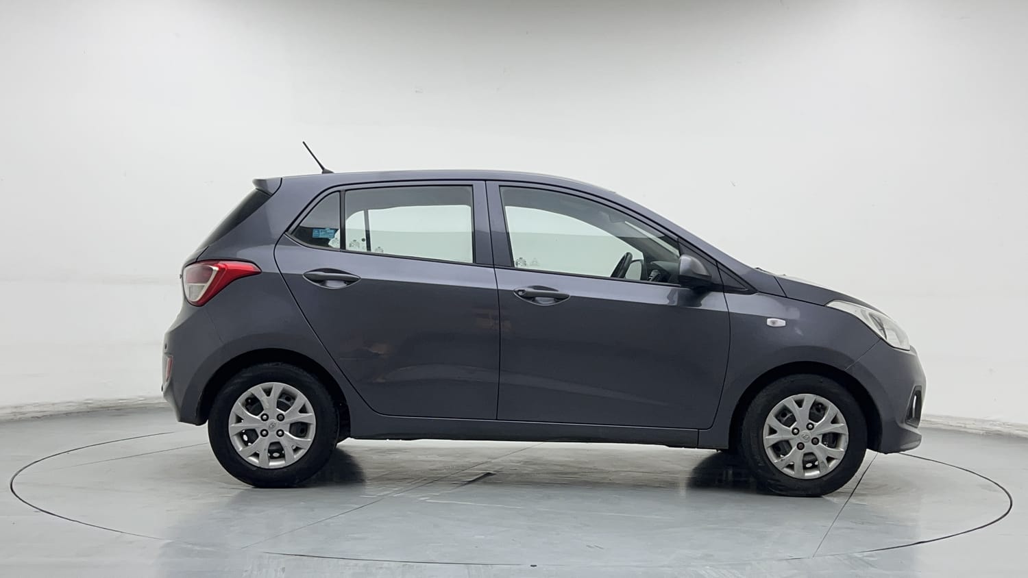 Used 2014 Hyundai Grand i10 Magna 1.2 Kappa VTVT Petrol Manual exterior RIGHT SIDE VIEW