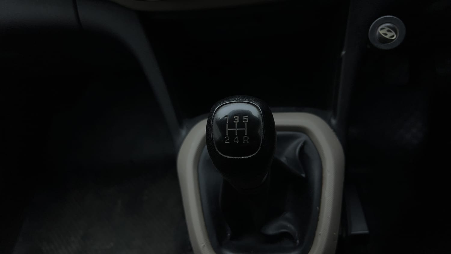 Used 2014 Hyundai Grand i10 Magna 1.2 Kappa VTVT Petrol Manual interior GEAR  KNOB VIEW
