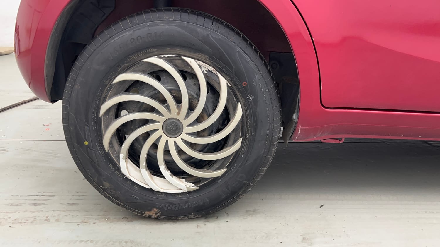 Used 2013 Maruti Suzuki Ritz Vdi BS-IV Diesel Manual tyres RIGHT REAR TYRE RIM VIEW