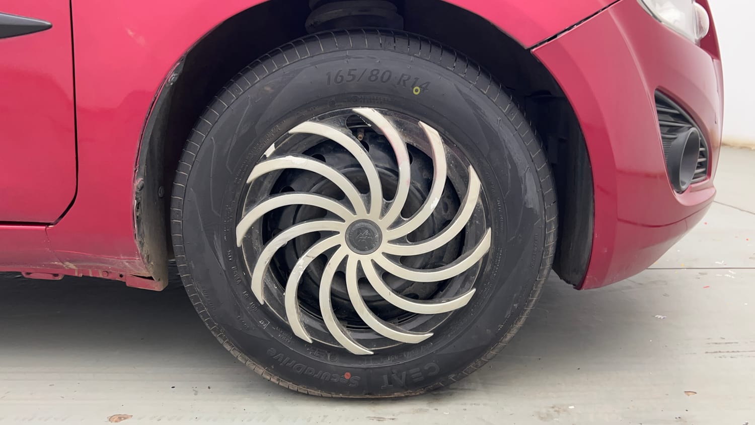 Used 2013 Maruti Suzuki Ritz Vdi BS-IV Diesel Manual tyres RIGHT FRONT TYRE RIM VIEW