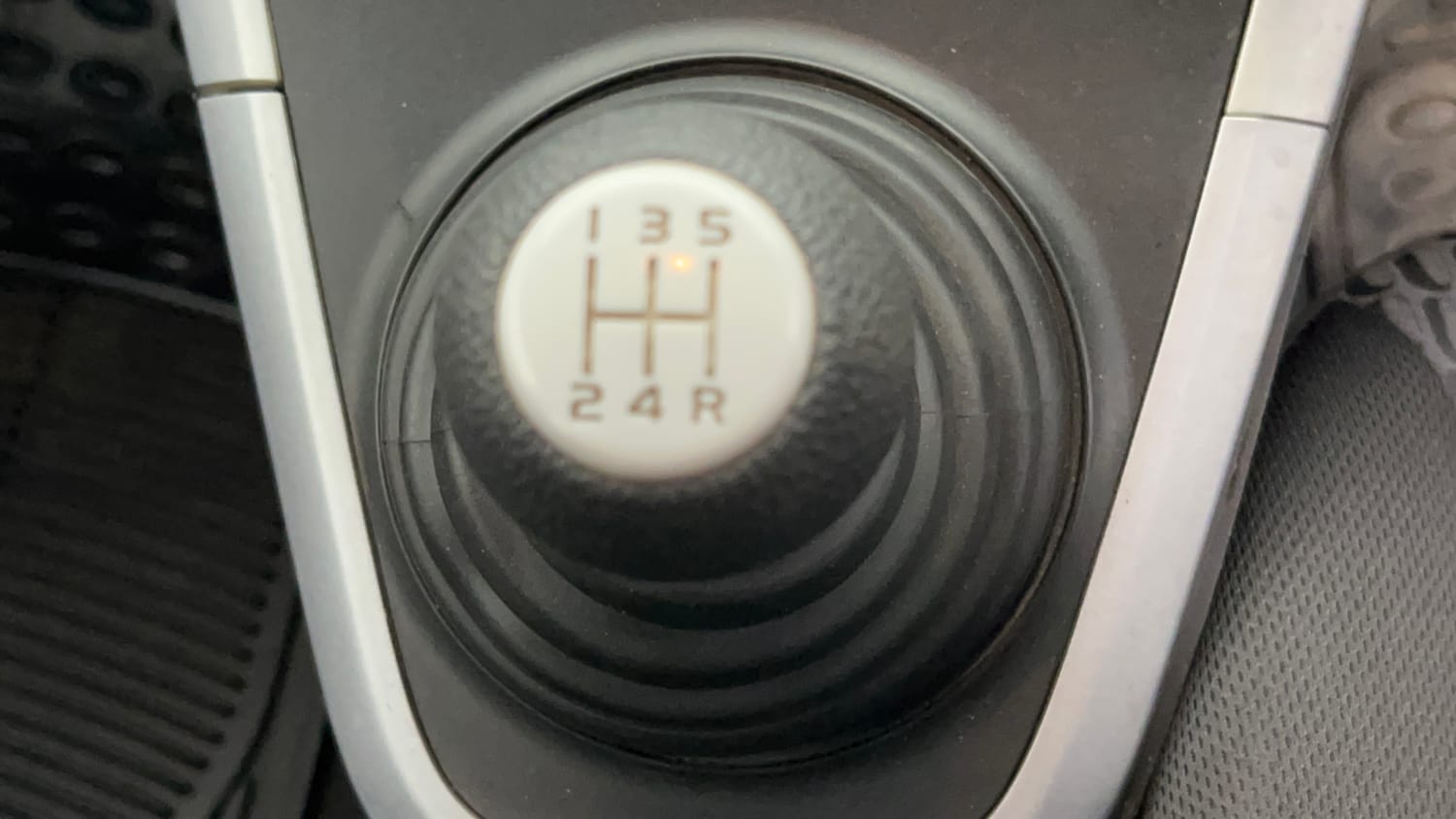 Used 2013 Maruti Suzuki Ritz Vdi BS-IV Diesel Manual interior GEAR  KNOB VIEW