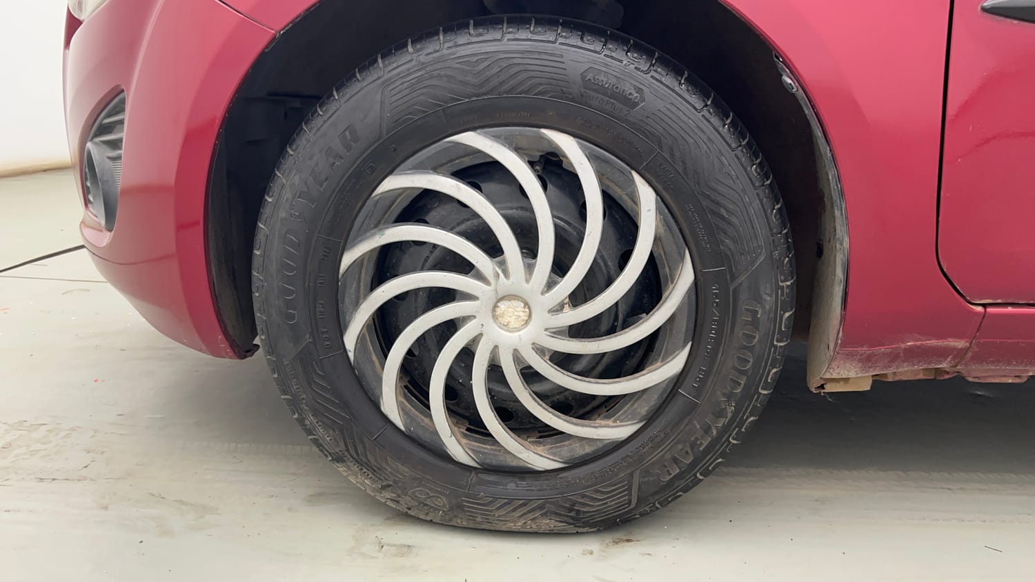 Used 2013 Maruti Suzuki Ritz Vdi BS-IV Diesel Manual tyres LEFT FRONT TYRE RIM VIEW