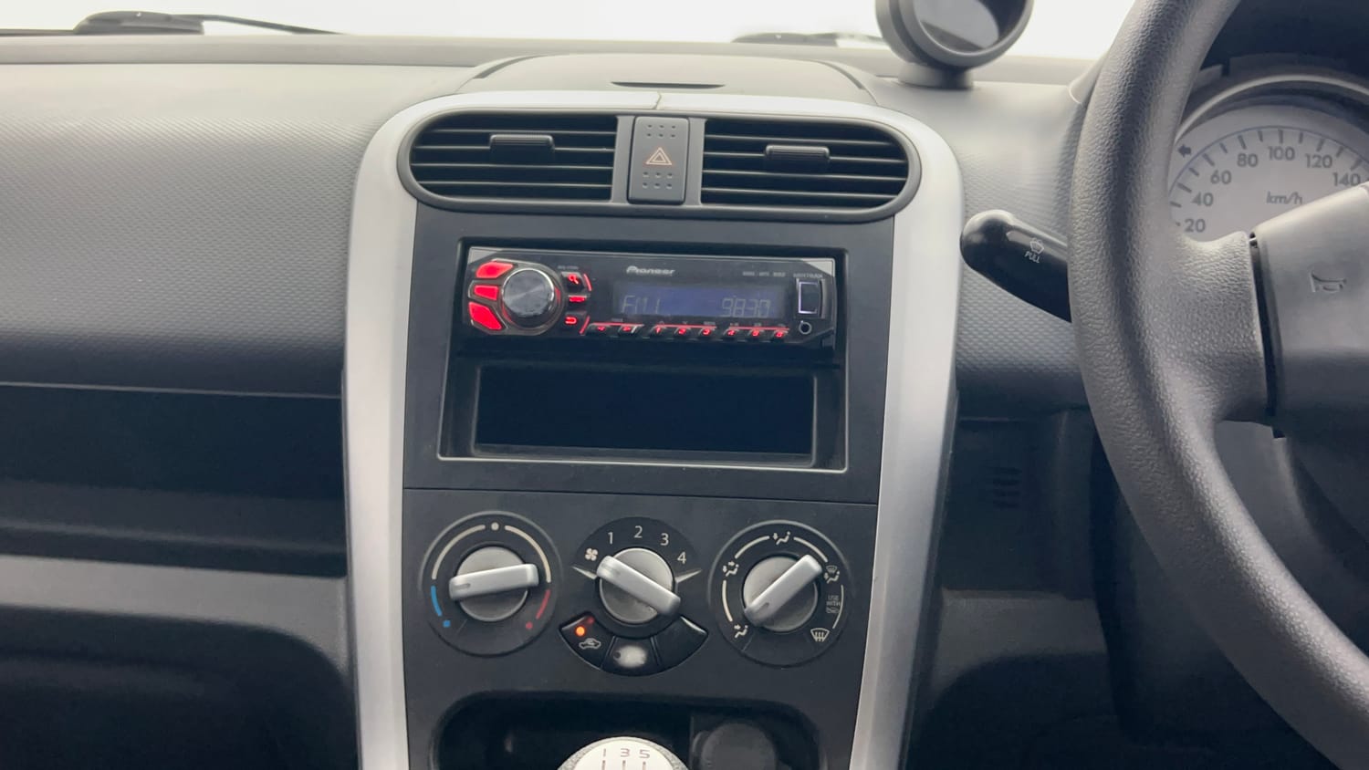 Used 2013 Maruti Suzuki Ritz Vdi BS-IV Diesel Manual interior MUSIC SYSTEM & AC CONTROL VIEW