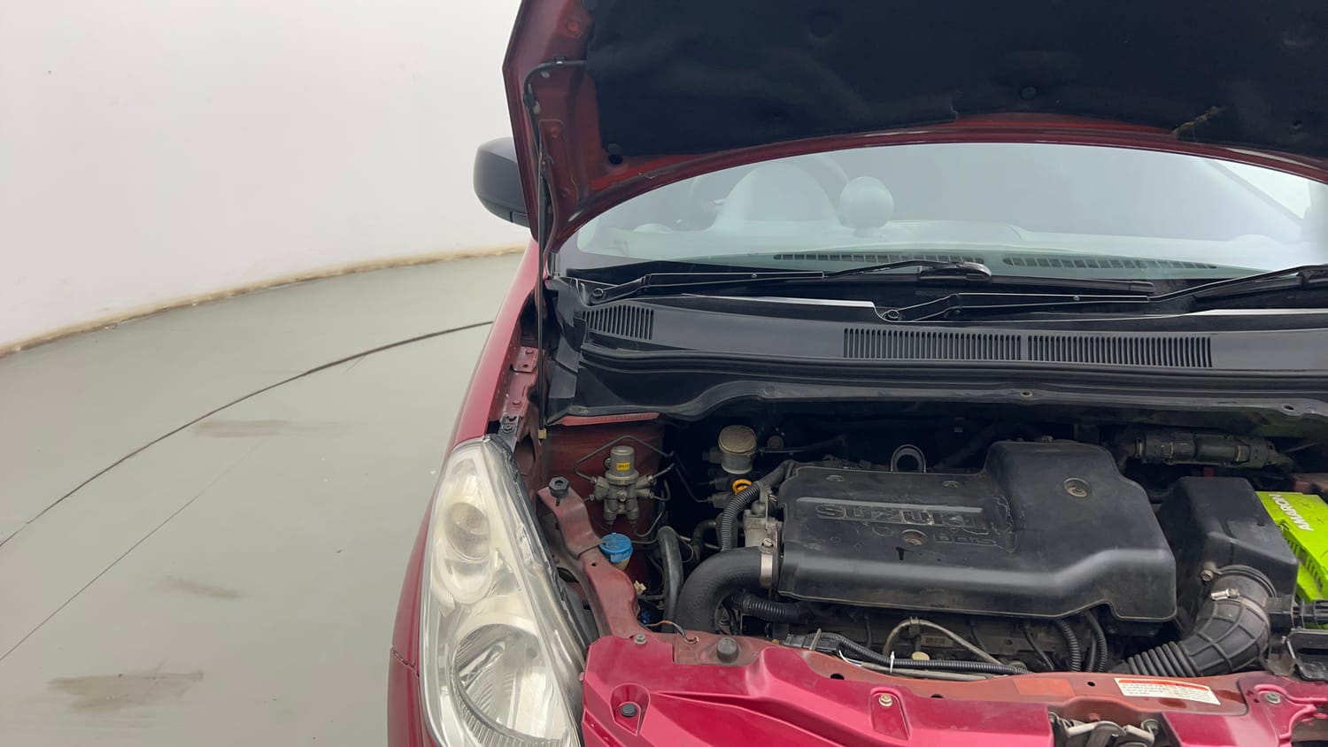 Used 2013 Maruti Suzuki Ritz Vdi BS-IV Diesel Manual engine ENGINE RIGHT SIDE HINGE & APRON VIEW
