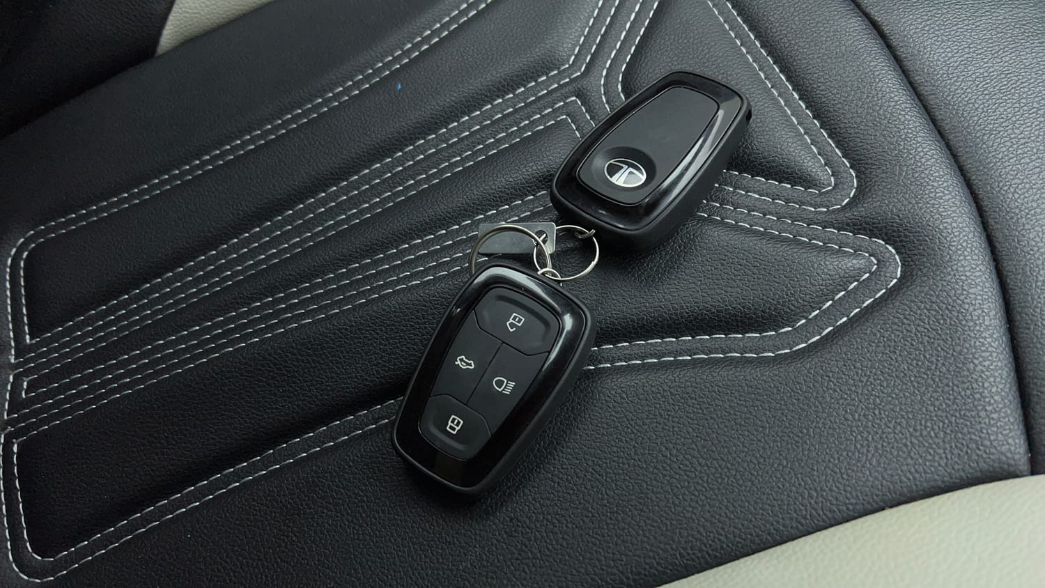 Used 2025 Tata Nexon Creative Plus (PS) 1.2 Petrol DCA Dual Tone Petrol Automatic extra CAR KEY VIEW