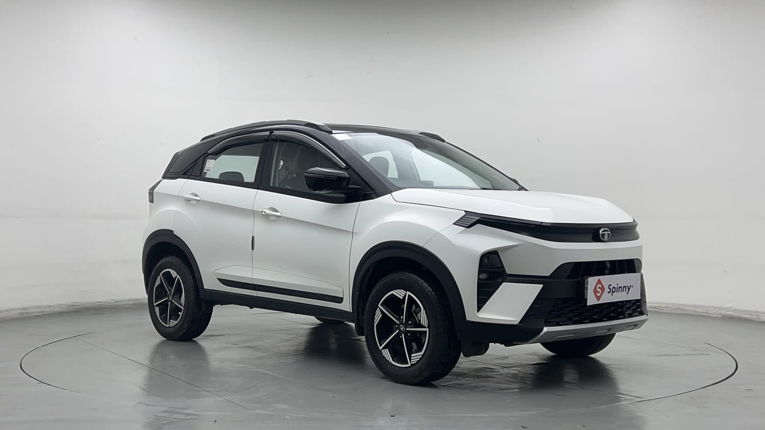 Used 2025 Tata Nexon Creative Plus (PS) 1.2 Petrol DCA Dual Tone Petrol Automatic exterior RIGHT FRONT CORNER VIEW