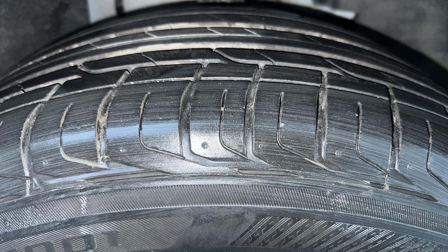 Used 2025 Tata Nexon Creative Plus (PS) 1.2 Petrol DCA Dual Tone Petrol Automatic tyres RIGHT FRONT TYRE TREAD VIEW