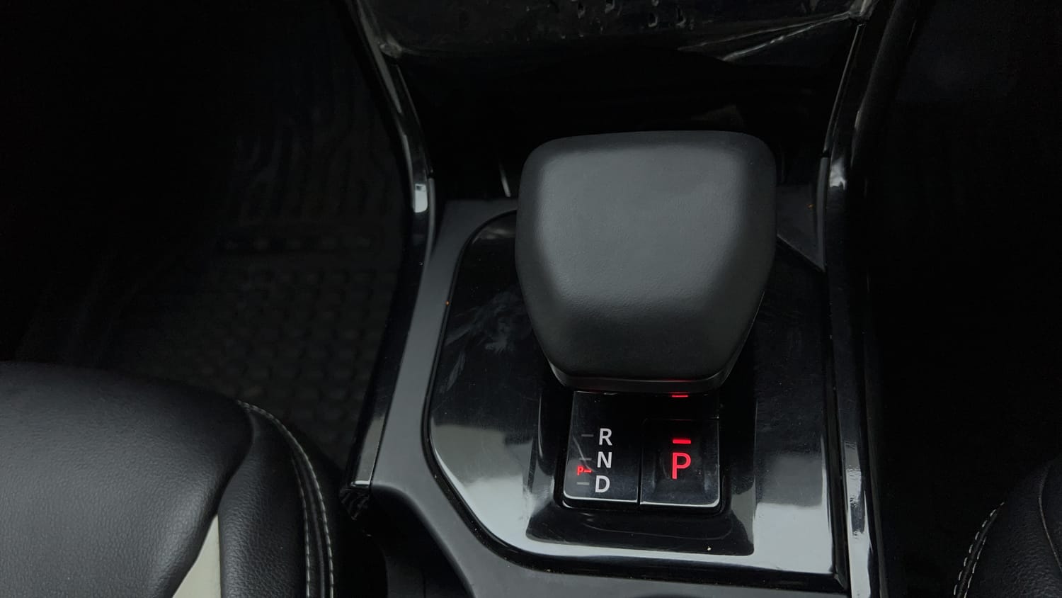 Used 2025 Tata Nexon Creative Plus (PS) 1.2 Petrol DCA Dual Tone Petrol Automatic interior GEAR  KNOB VIEW