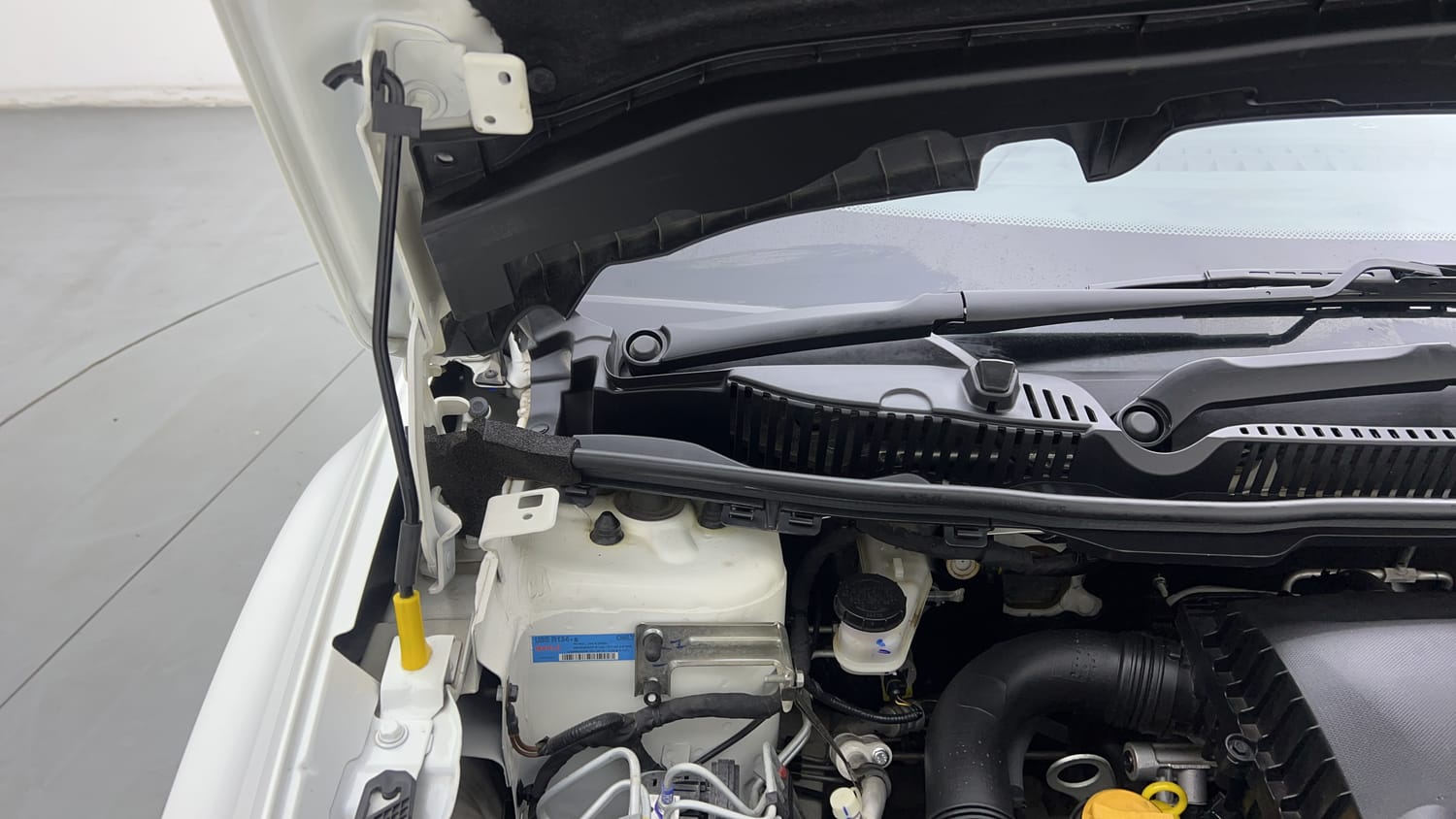 Used 2025 Tata Nexon Creative Plus (PS) 1.2 Petrol DCA Dual Tone Petrol Automatic engine ENGINE RIGHT SIDE HINGE & APRON VIEW