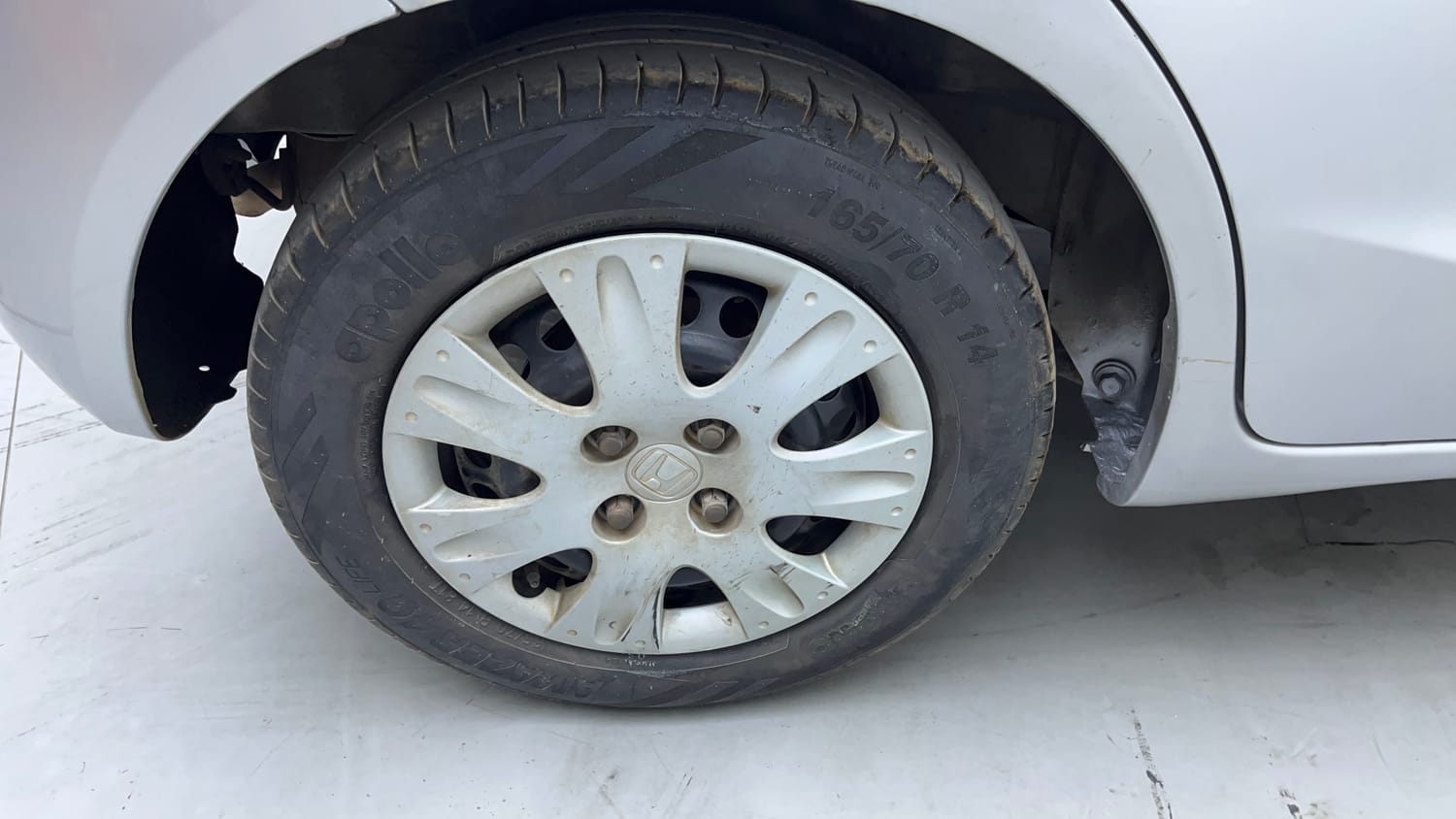Used 2017 Honda Brio S MT Petrol Manual tyres RIGHT REAR TYRE RIM VIEW