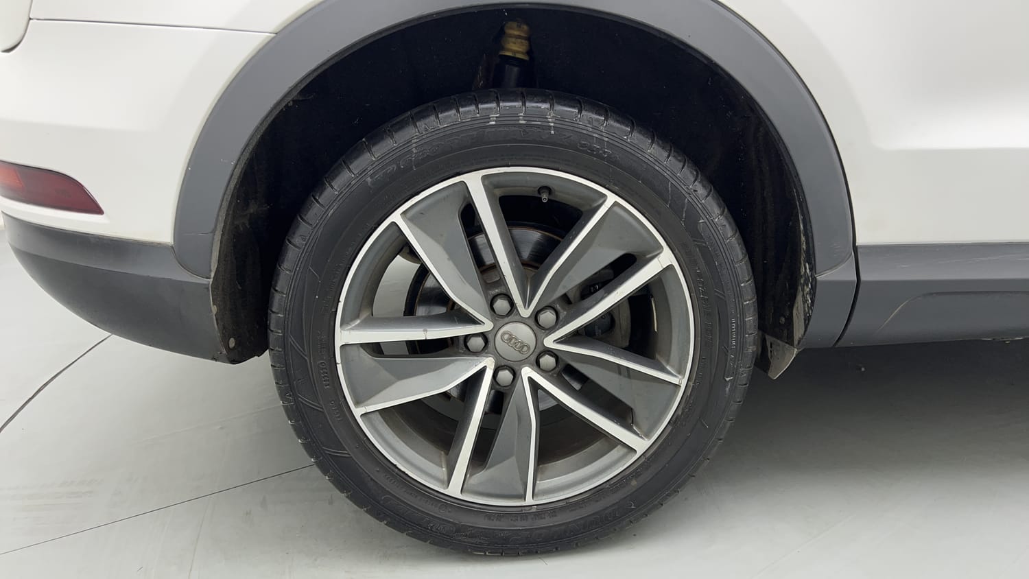 2017 Audi Q3 30 TFSI Premium-33