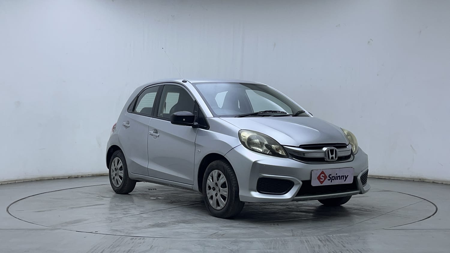 Used 2017 Honda Brio S MT Petrol Manual exterior RIGHT FRONT CORNER VIEW