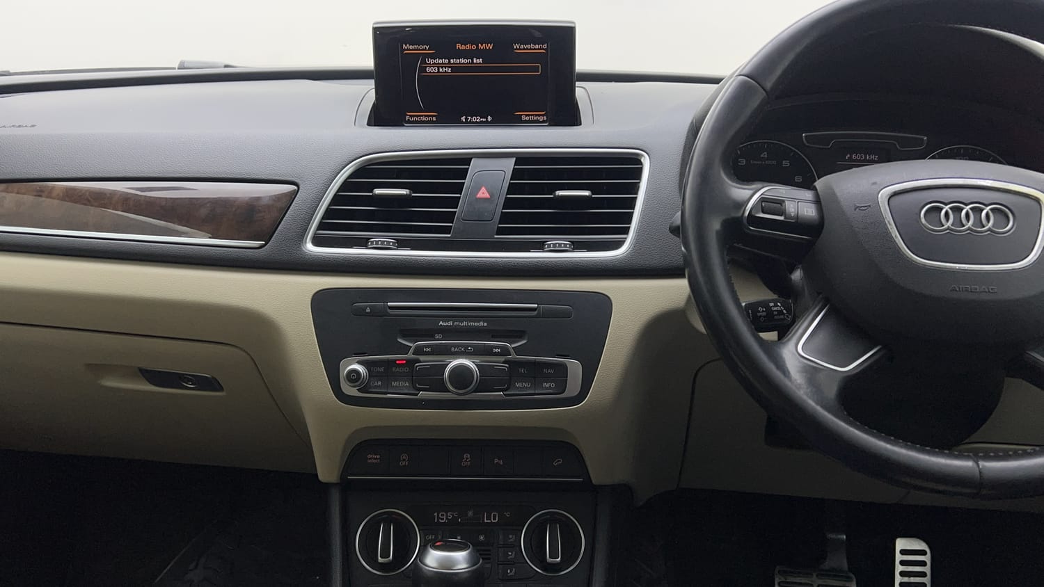 2017 Audi Q3 30 TFSI Premium-13