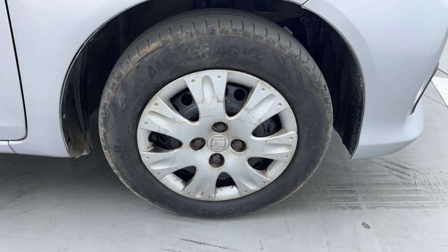 Used 2017 Honda Brio S MT Petrol Manual tyres RIGHT FRONT TYRE RIM VIEW
