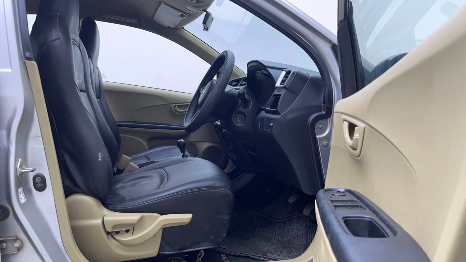 Used 2017 Honda Brio S MT Petrol Manual interior RIGHT SIDE FRONT DOOR CABIN VIEW