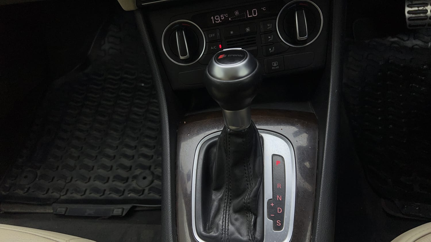 2017 Audi Q3 30 TFSI Premium-16