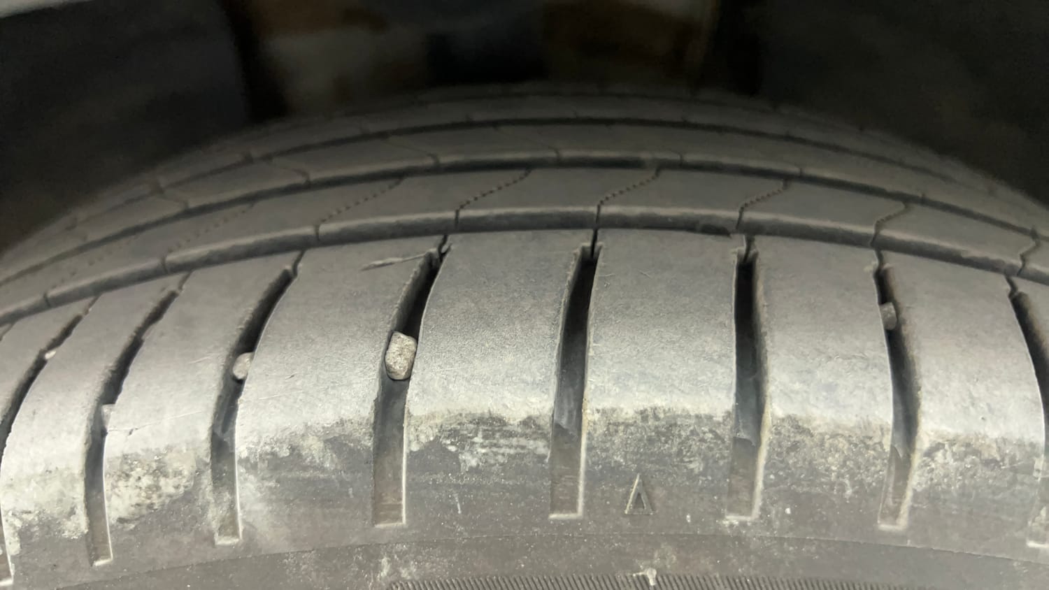 Used 2022 Skoda Kushaq Style 1.0L TSI AT Petrol Automatic tyres LEFT FRONT TYRE TREAD VIEW