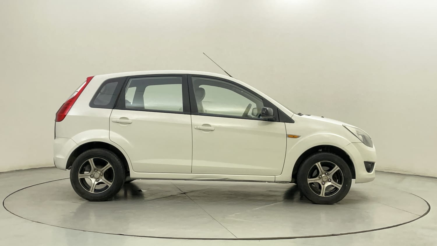 Used 2012 Ford Figo Duratec Petrol EXI 1.2 Petrol Manual exterior RIGHT SIDE VIEW