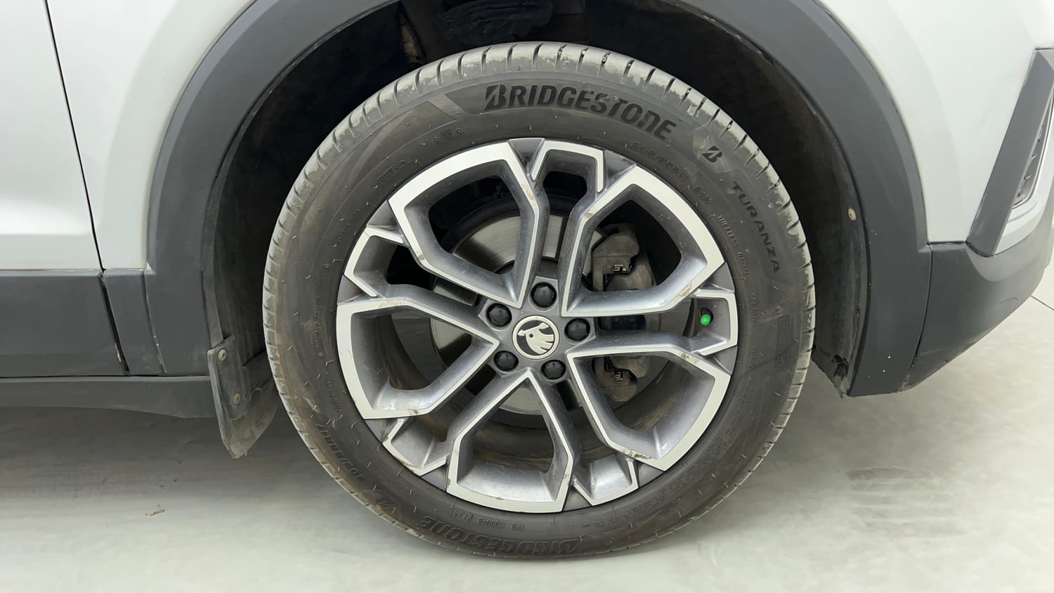 Used 2022 Skoda Kushaq Style 1.0L TSI AT Petrol Automatic tyres RIGHT FRONT TYRE RIM VIEW