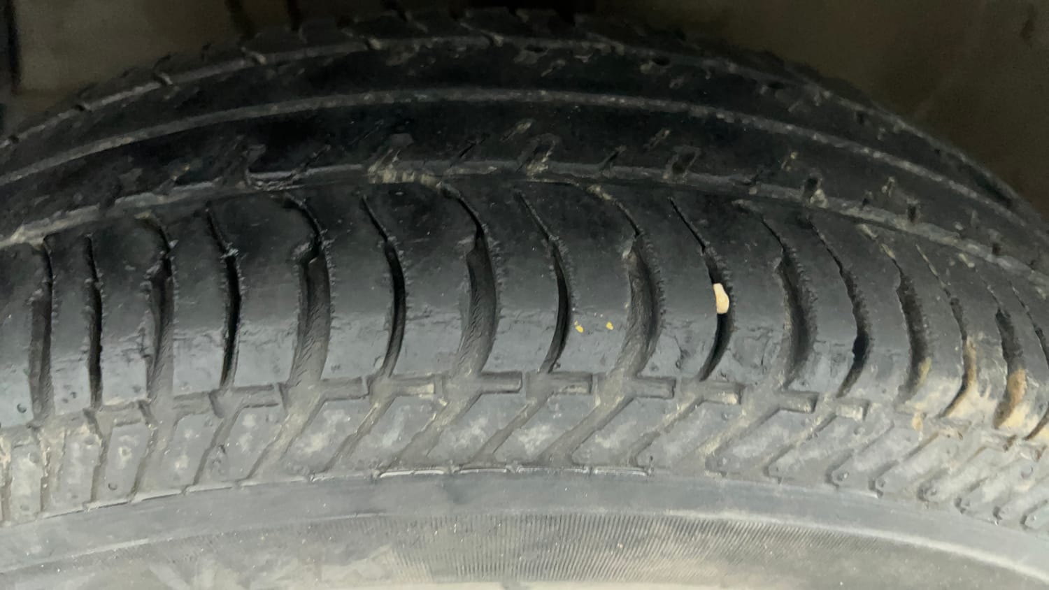 Used 2015 Maruti Suzuki Swift Dzire VXI Petrol Manual tyres LEFT FRONT TYRE TREAD VIEW