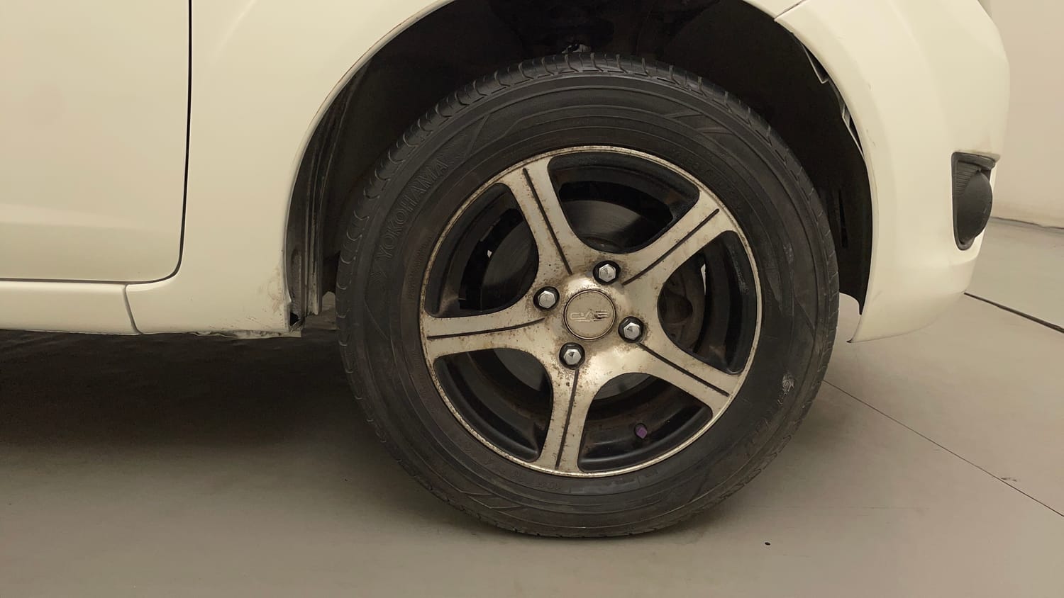 Used 2012 Ford Figo Duratec Petrol EXI 1.2 Petrol Manual tyres RIGHT FRONT TYRE RIM VIEW