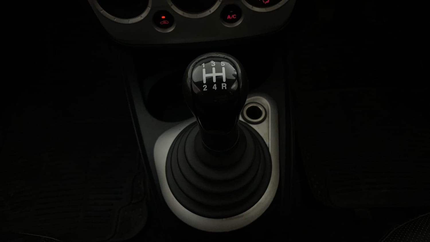 Used 2012 Ford Figo Duratec Petrol EXI 1.2 Petrol Manual interior GEAR  KNOB VIEW