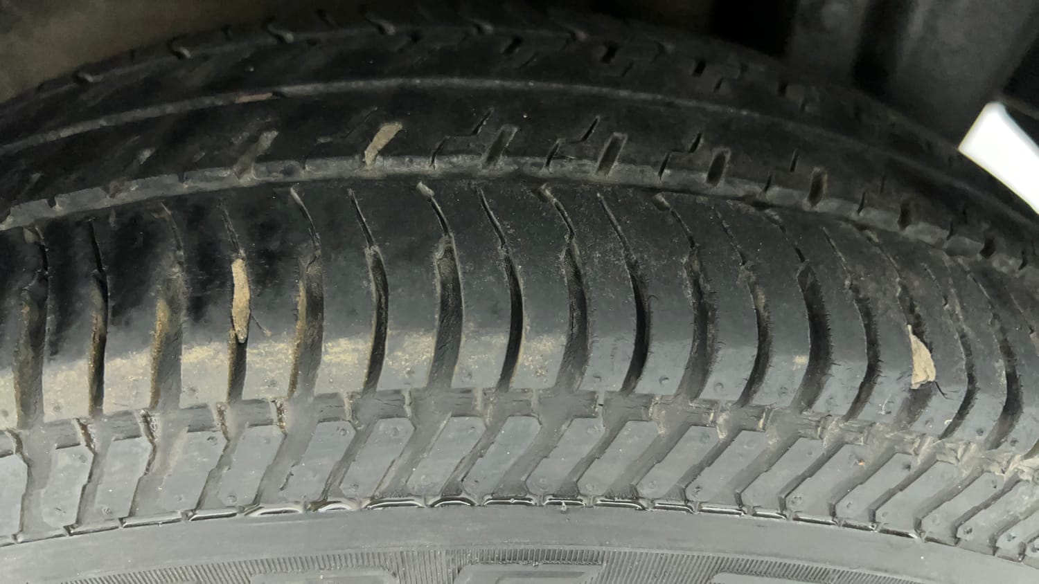 Used 2015 Maruti Suzuki Swift Dzire VXI Petrol Manual tyres LEFT REAR TYRE TREAD VIEW