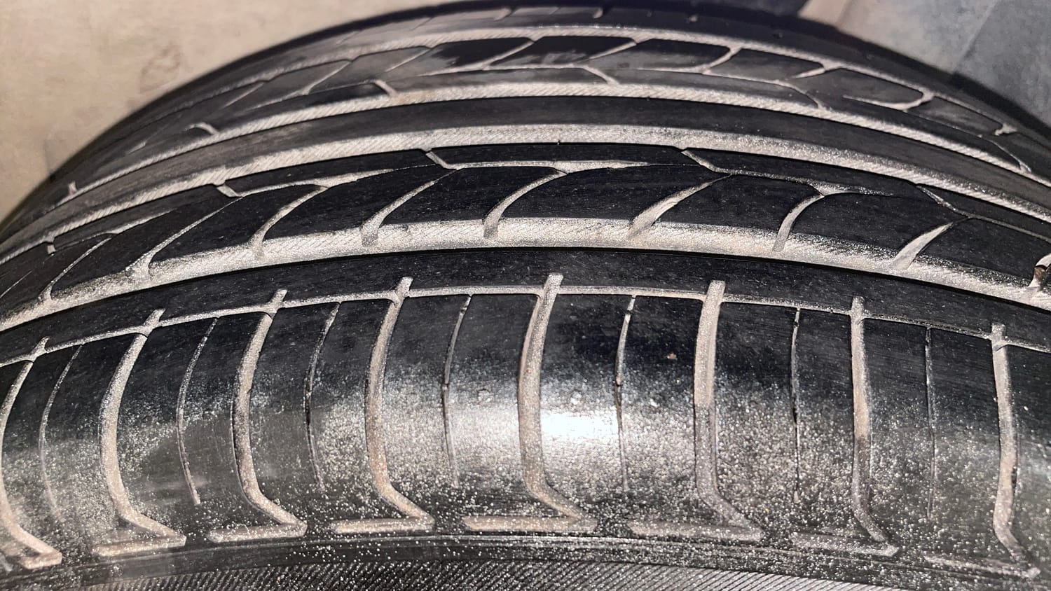 Used 2012 Ford Figo Duratec Petrol EXI 1.2 Petrol Manual tyres LEFT REAR TYRE TREAD VIEW