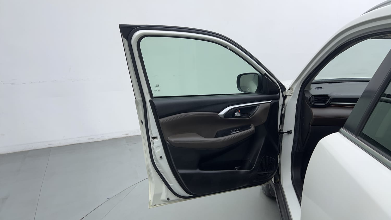 Used 2023 Toyota Urban Cruiser Hyryder G Hybrid Hybrid Automatic interior LEFT FRONT DOOR OPEN VIEW