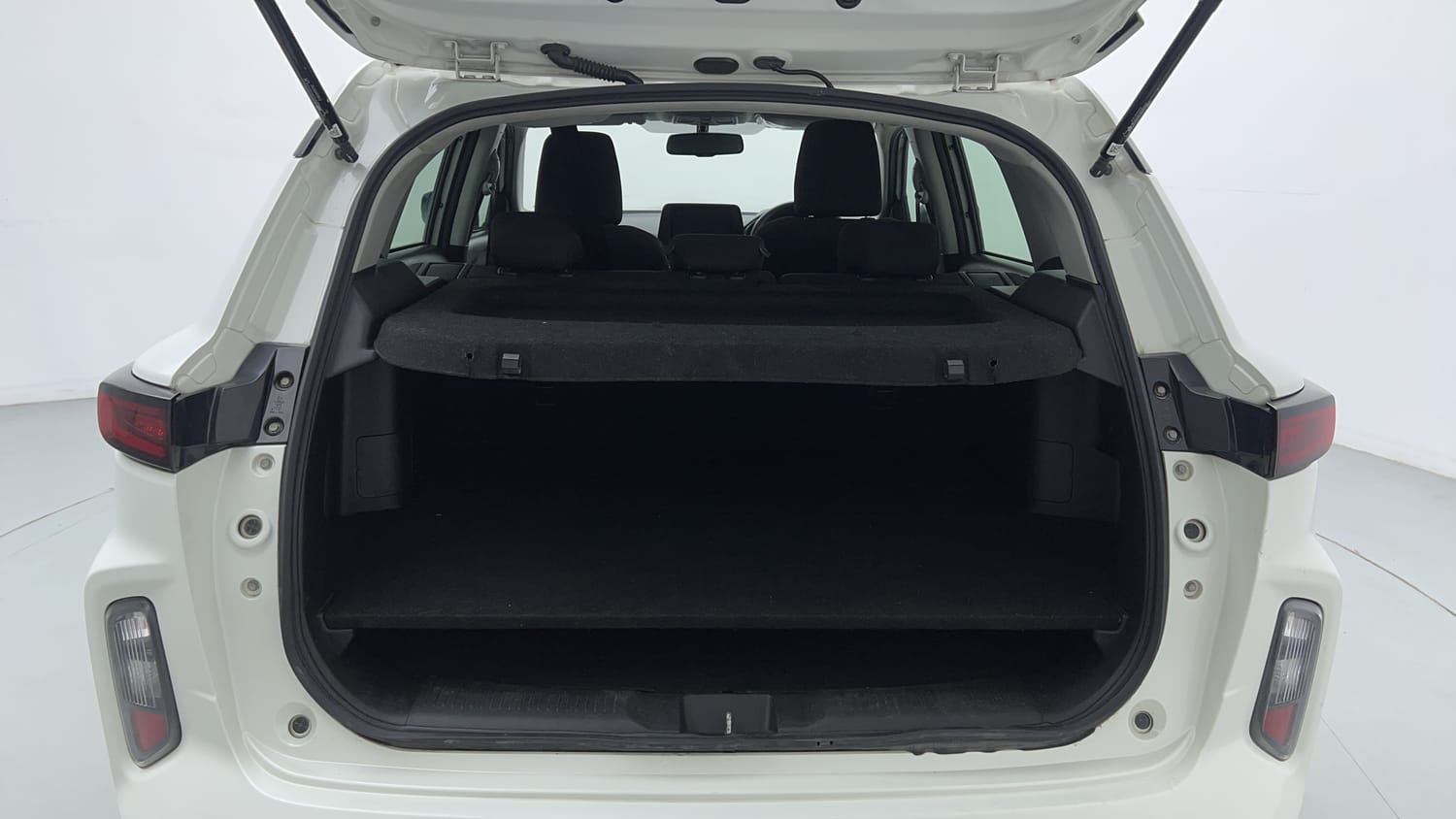 Used 2023 Toyota Urban Cruiser Hyryder G Hybrid Hybrid Automatic interior DICKY INSIDE VIEW