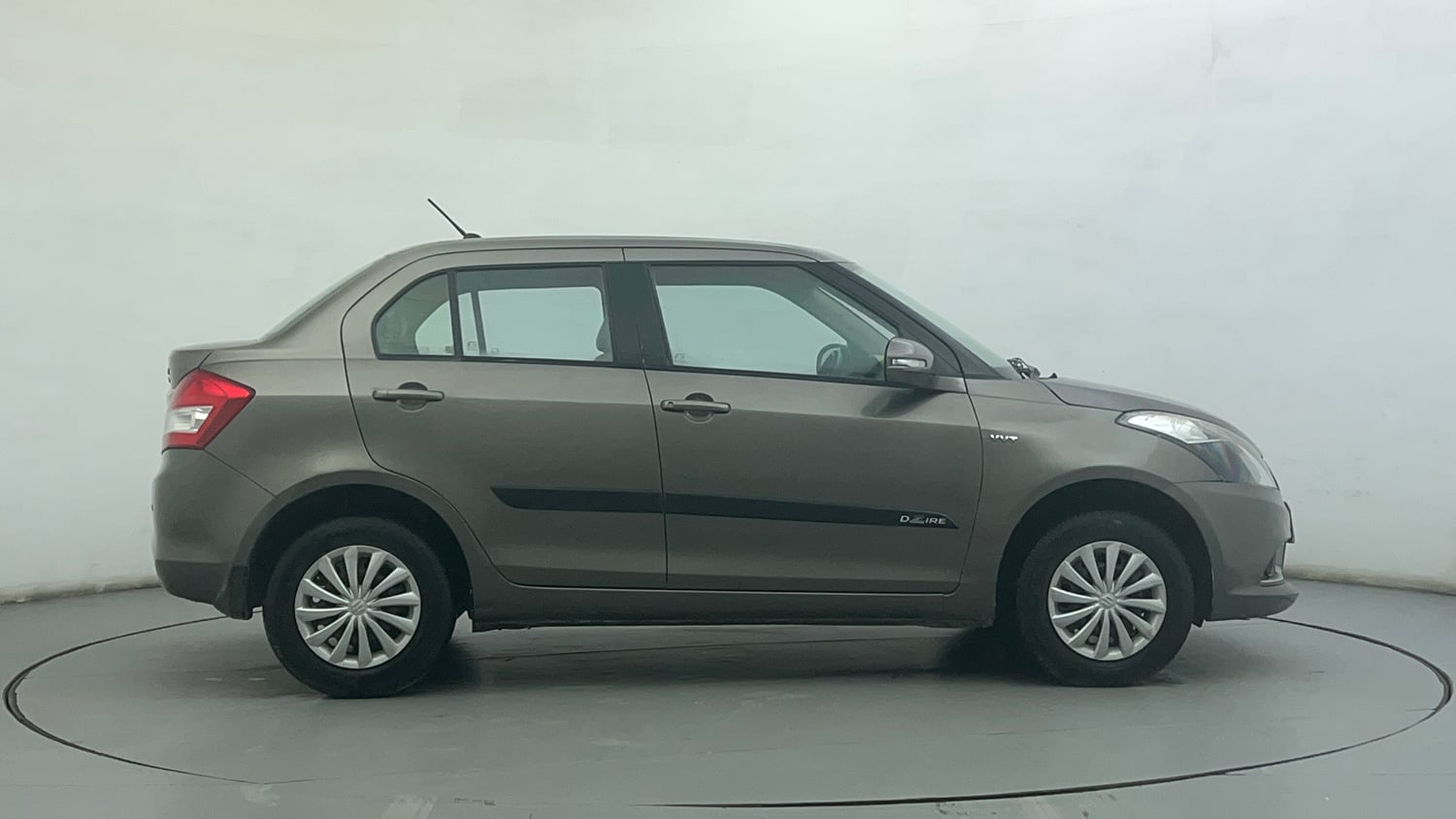 Used 2015 Maruti Suzuki Swift Dzire VXI Petrol Manual exterior RIGHT SIDE VIEW