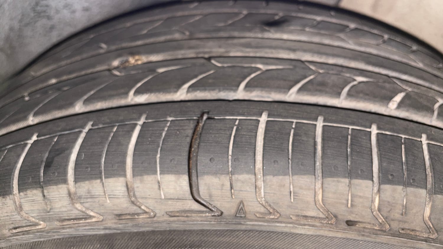 Used 2012 Ford Figo Duratec Petrol EXI 1.2 Petrol Manual tyres RIGHT REAR TYRE TREAD VIEW
