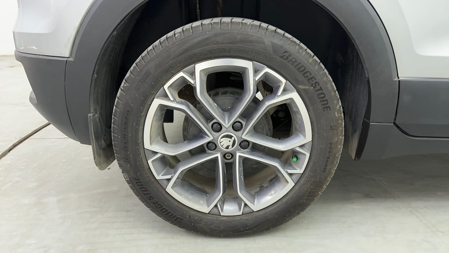 Used 2022 Skoda Kushaq Style 1.0L TSI AT Petrol Automatic tyres RIGHT REAR TYRE RIM VIEW