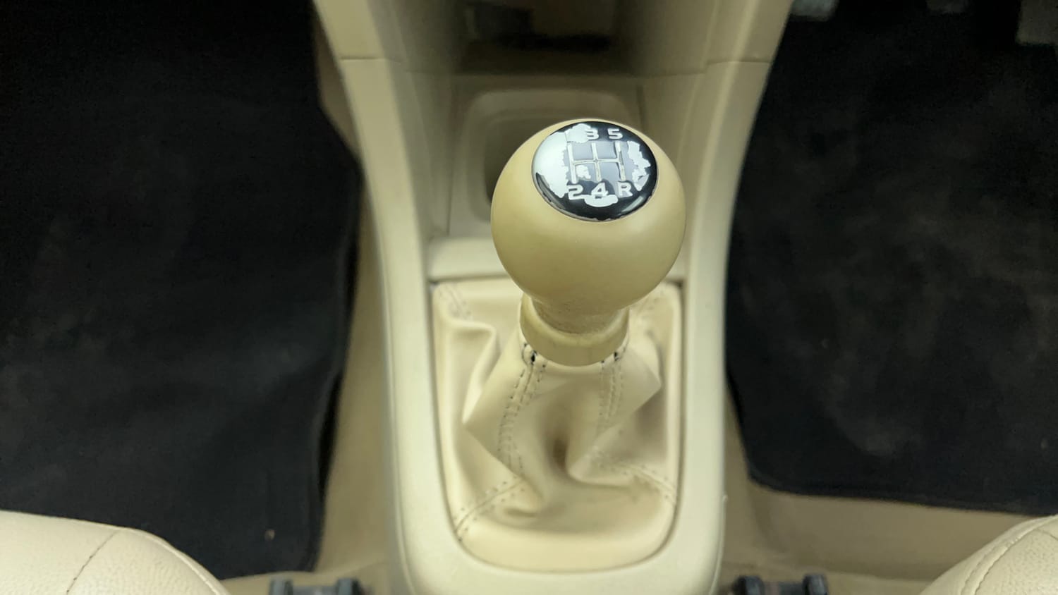 Used 2015 Maruti Suzuki Swift Dzire VXI Petrol Manual interior GEAR  KNOB VIEW