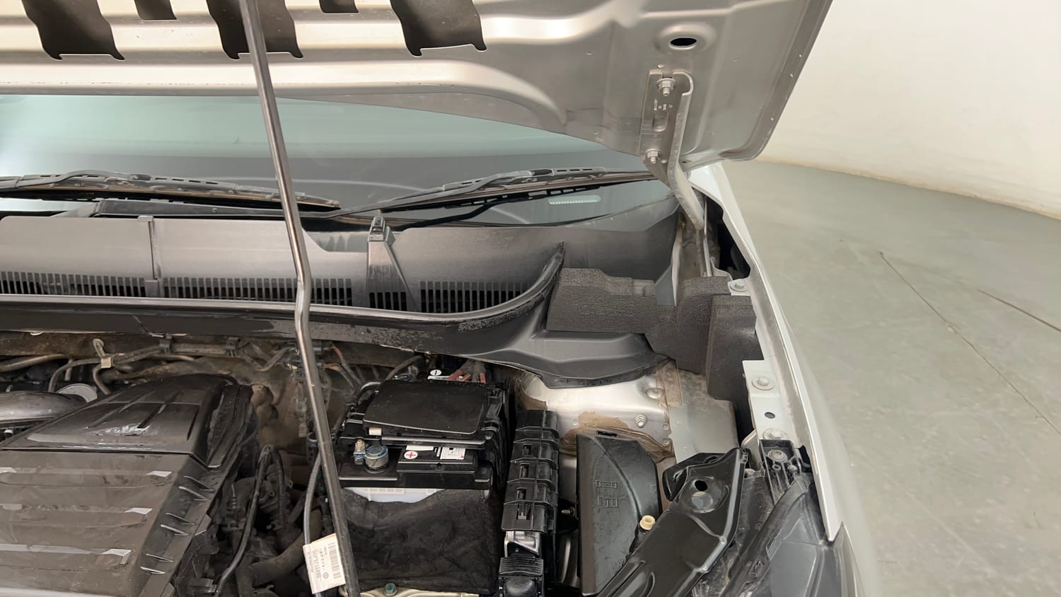 Used 2022 Skoda Kushaq Style 1.0L TSI AT Petrol Automatic engine ENGINE LEFT SIDE HINGE & APRON VIEW