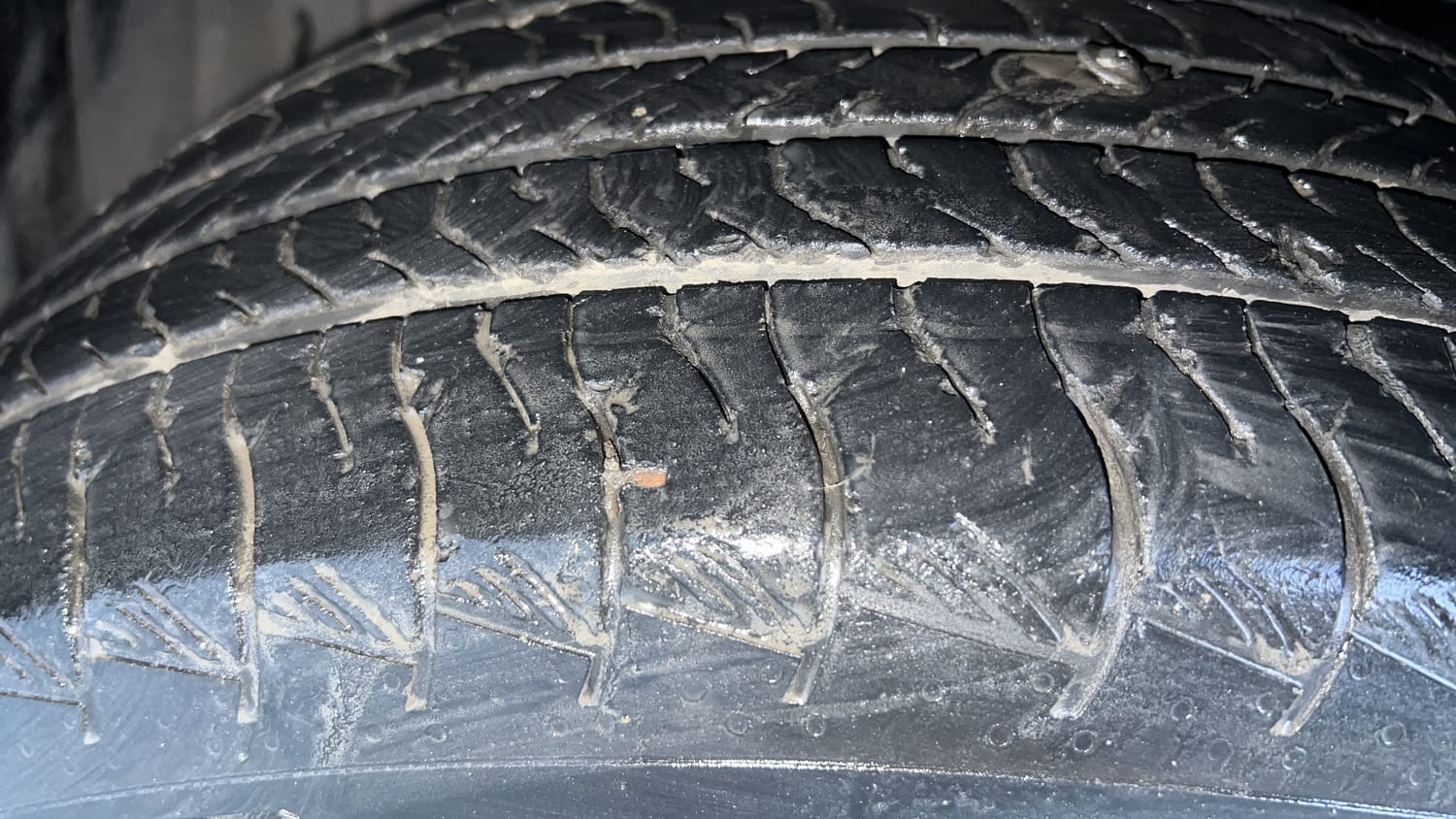 Used 2023 Toyota Urban Cruiser Hyryder G Hybrid Hybrid Automatic tyres LEFT FRONT TYRE TREAD VIEW