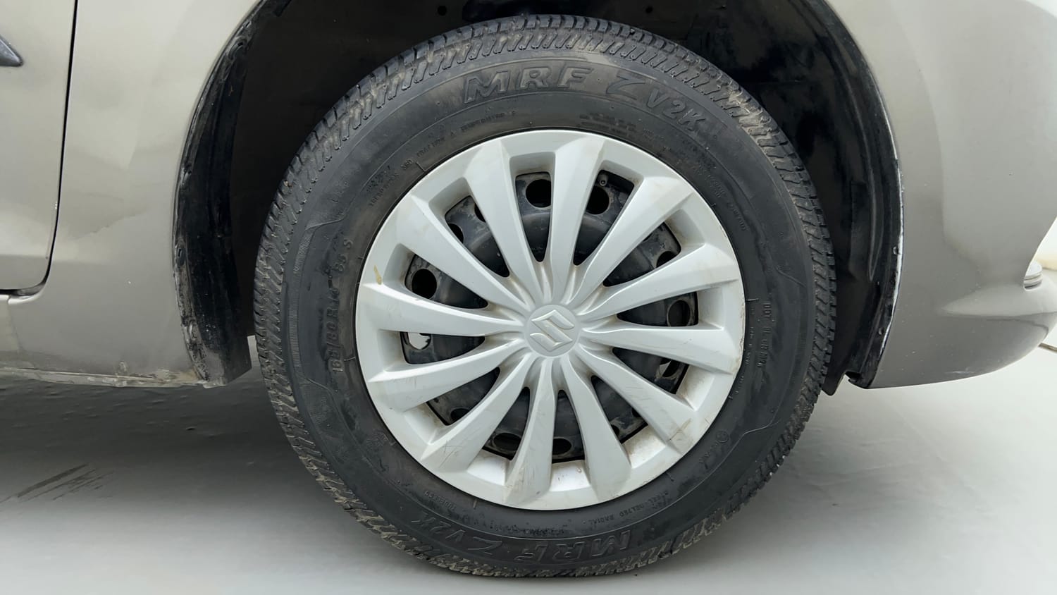 Used 2015 Maruti Suzuki Swift Dzire VXI Petrol Manual tyres RIGHT FRONT TYRE RIM VIEW