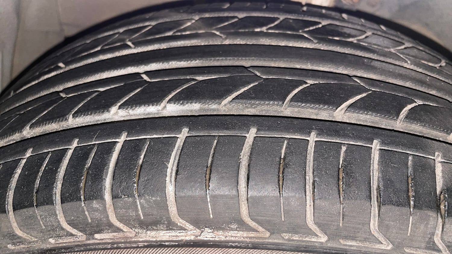 Used 2012 Ford Figo Duratec Petrol EXI 1.2 Petrol Manual tyres LEFT FRONT TYRE TREAD VIEW