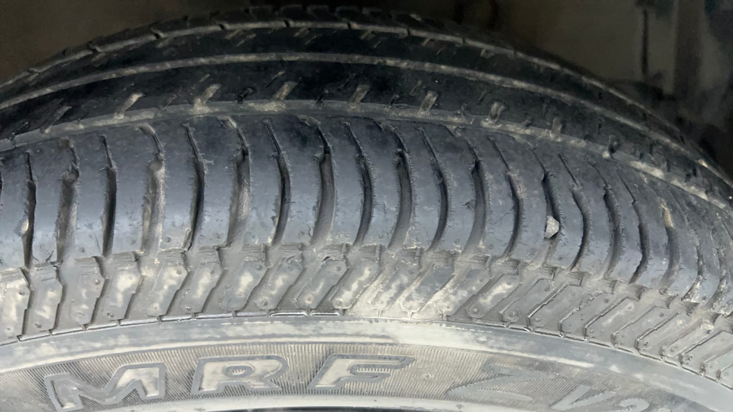 Used 2015 Maruti Suzuki Swift Dzire VXI Petrol Manual tyres RIGHT FRONT TYRE TREAD VIEW