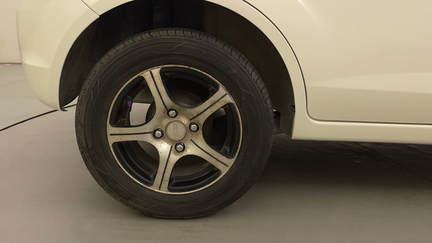 Used 2012 Ford Figo Duratec Petrol EXI 1.2 Petrol Manual tyres RIGHT REAR TYRE RIM VIEW
