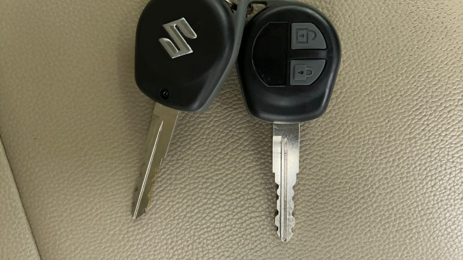 Used 2015 Maruti Suzuki Swift Dzire VXI Petrol Manual extra CAR KEY VIEW