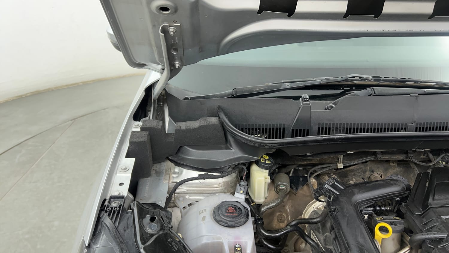 Used 2022 Skoda Kushaq Style 1.0L TSI AT Petrol Automatic engine ENGINE RIGHT SIDE HINGE & APRON VIEW