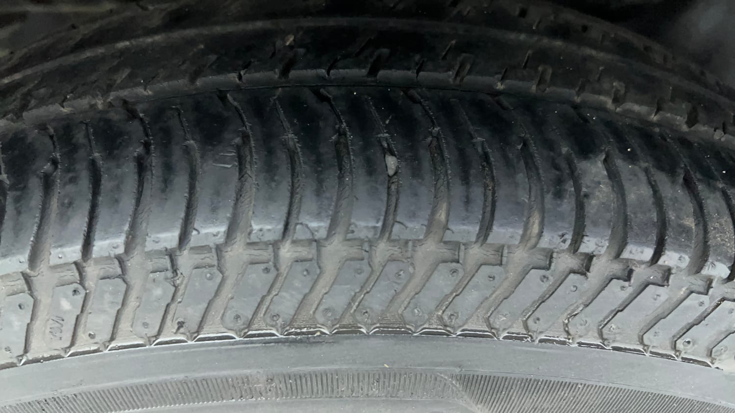 Used 2015 Maruti Suzuki Swift Dzire VXI Petrol Manual tyres RIGHT REAR TYRE TREAD VIEW