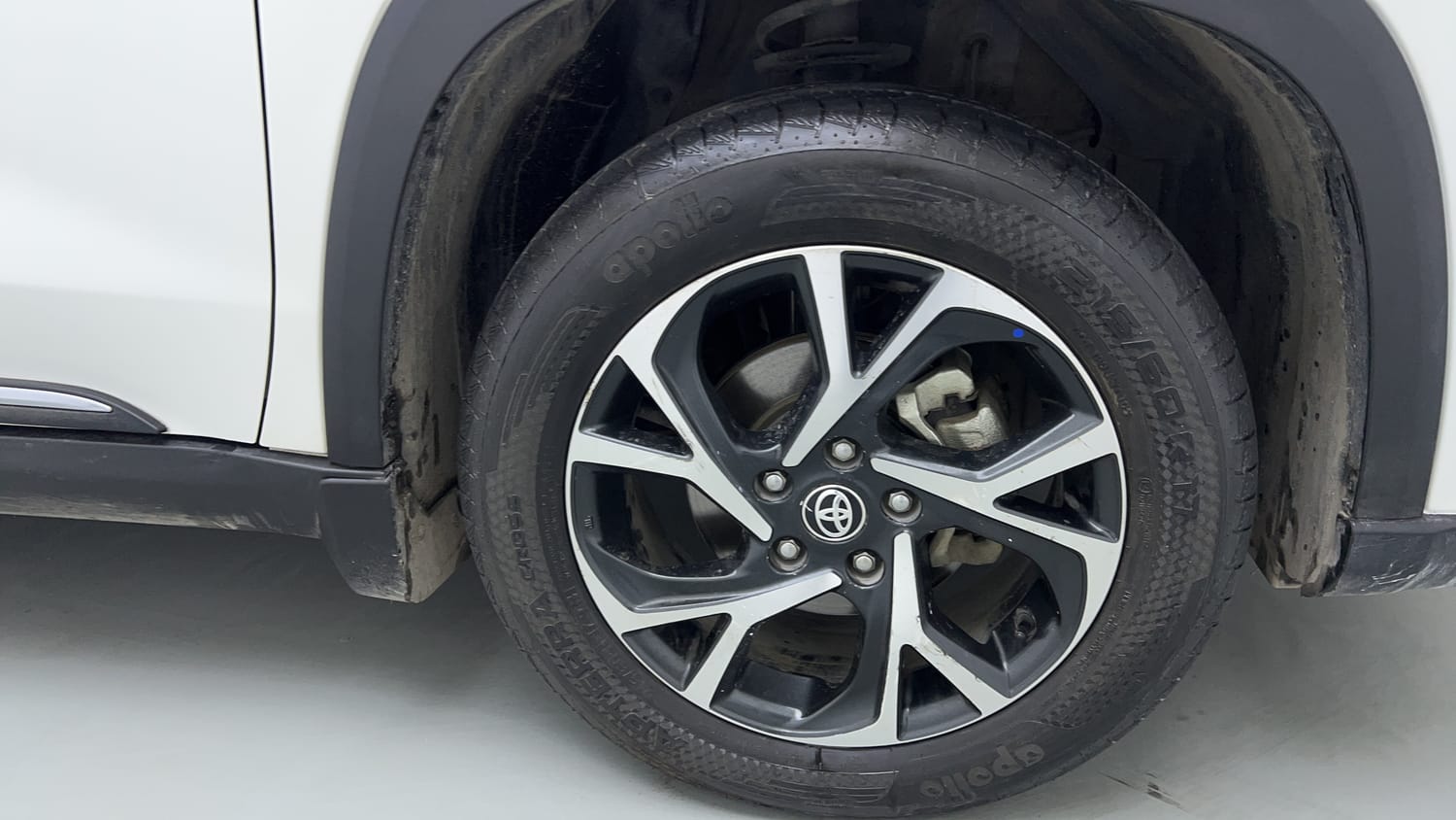 Used 2023 Toyota Urban Cruiser Hyryder G Hybrid Hybrid Automatic tyres RIGHT FRONT TYRE RIM VIEW