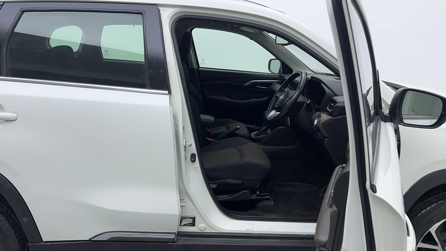 Used 2023 Toyota Urban Cruiser Hyryder G Hybrid Hybrid Automatic interior RIGHT SIDE FRONT DOOR CABIN VIEW