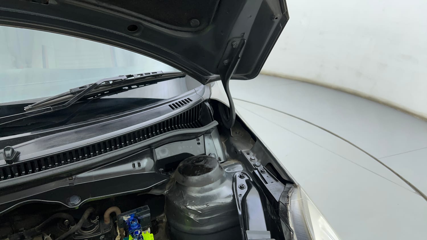 Used 2015 Maruti Suzuki Swift Dzire VXI Petrol Manual engine ENGINE LEFT SIDE HINGE & APRON VIEW