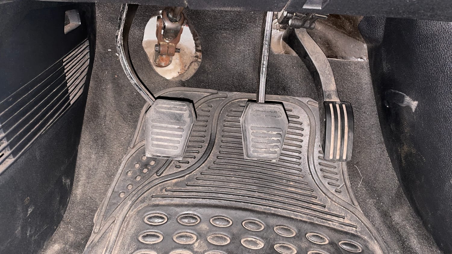 Used 2012 Ford Figo Duratec Petrol EXI 1.2 Petrol Manual interior PEDALS VIEW