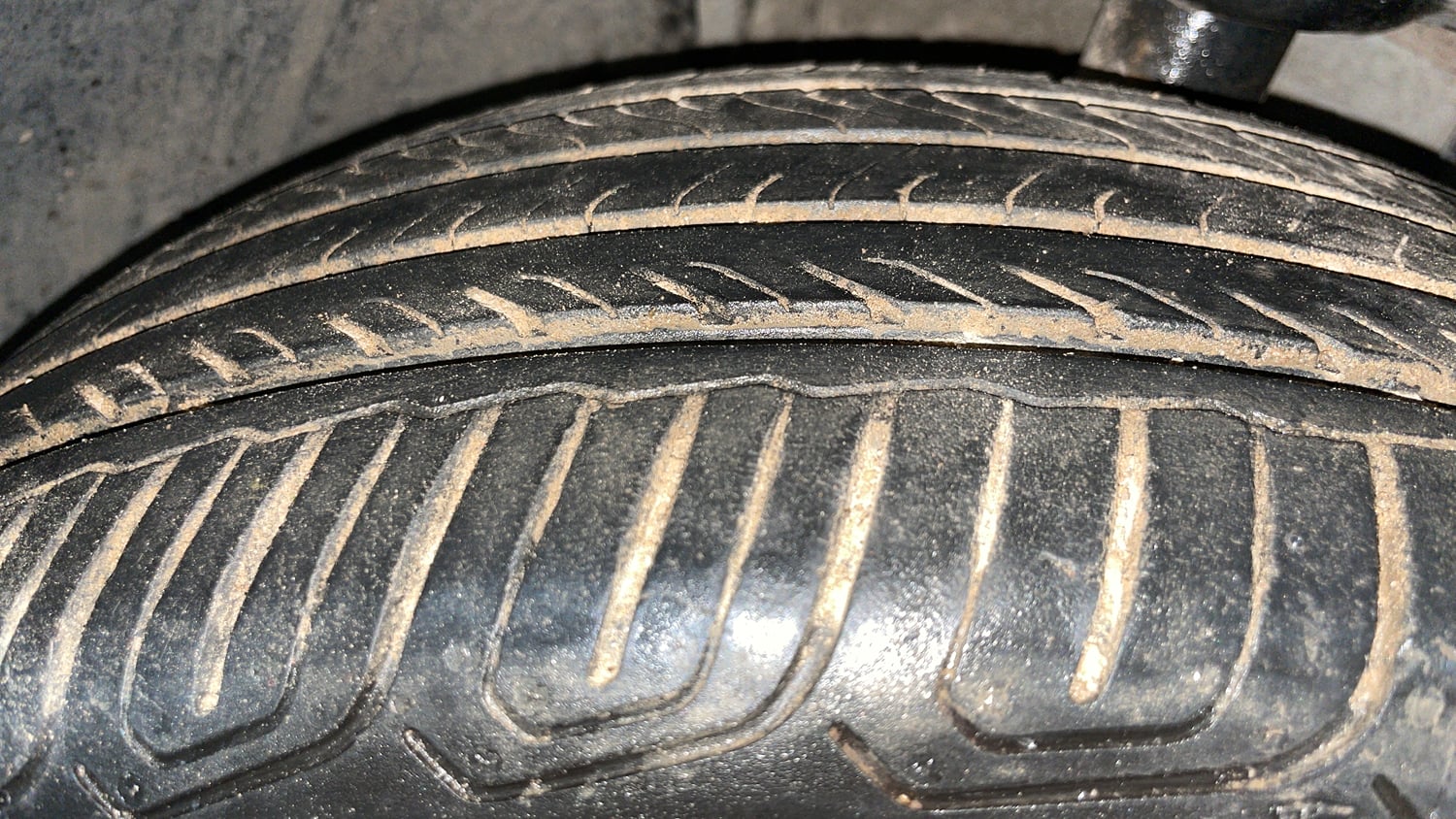 Used 2022 Volkswagen Taigun Topline 1.0 TSI MT Petrol Manual tyres RIGHT FRONT TYRE TREAD VIEW